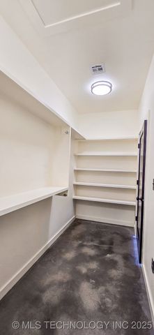 64 Reagan Drive, Eufaula, OK 74432