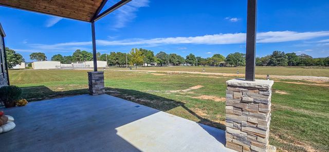 64 Reagan Drive, Eufaula, OK 74432