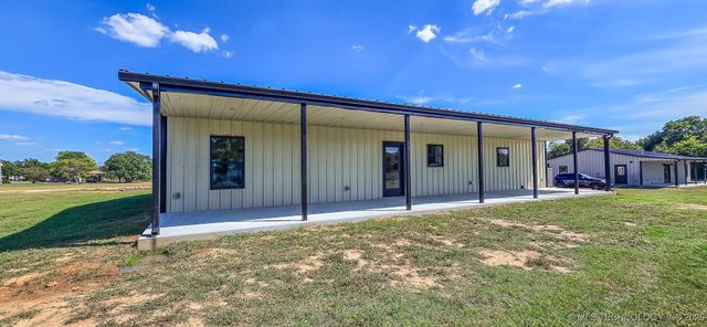 64 Reagan Drive, Eufaula, OK 74432