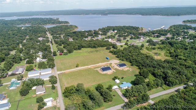 64 Reagan Drive, Eufaula, OK 74432