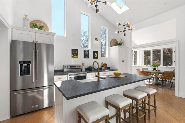 86 Harry Kemp Way B, Provincetown, MA 02657