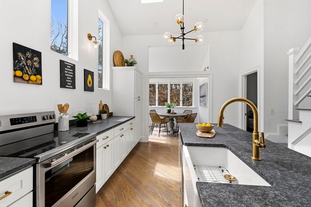 86 Harry Kemp Way B, Provincetown, MA 02657