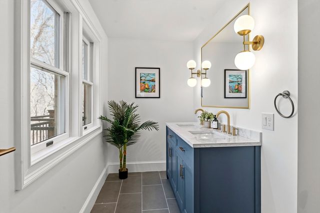 86 Harry Kemp Way B, Provincetown, MA 02657