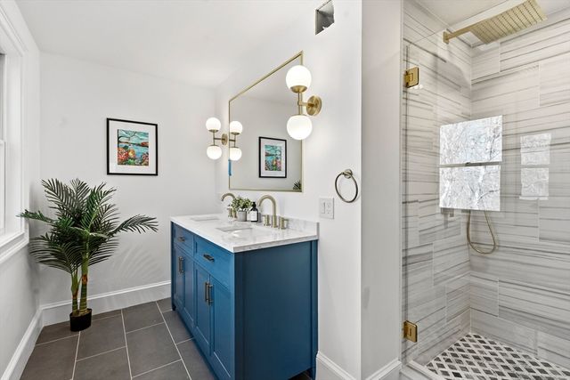 86 Harry Kemp Way B, Provincetown, MA 02657