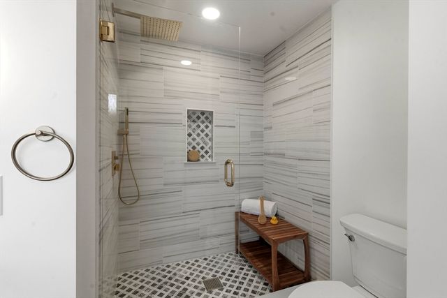 86 Harry Kemp Way B, Provincetown, MA 02657