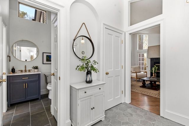 86 Harry Kemp Way B, Provincetown, MA 02657