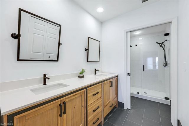 470 Launch CIR 403, Naples, FL 34108