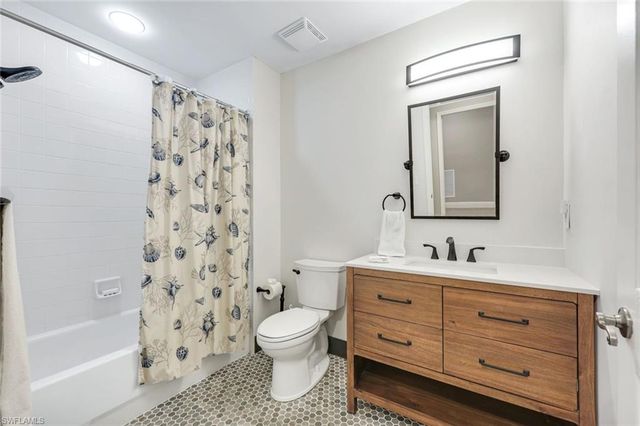 470 Launch CIR 403, Naples, FL 34108