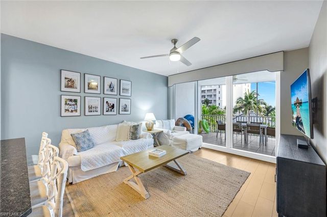470 Launch CIR 403, Naples, FL 34108