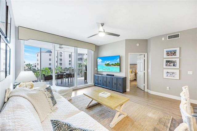 470 Launch CIR 403, Naples, FL 34108