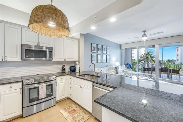 470 Launch CIR 403, Naples, FL 34108