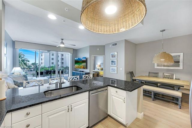 470 Launch CIR 403, Naples, FL 34108