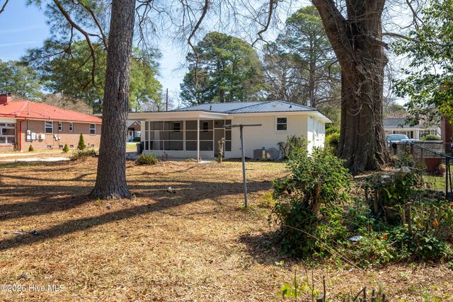 411 Lafayette Street, Clinton, NC 28328