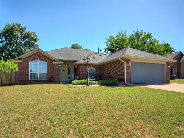 20554 Ember Lane, Harrah, OK 73045