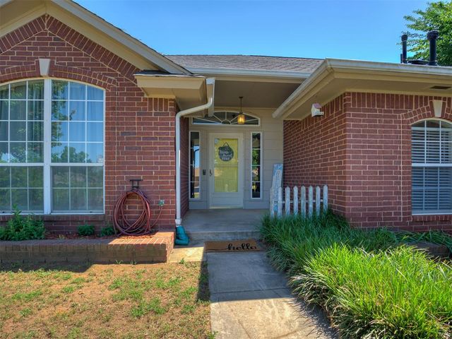 20554 Ember Lane, Harrah, OK 73045