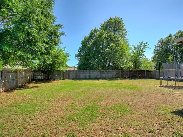 20554 Ember Lane, Harrah, OK 73045
