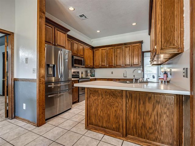 20554 Ember Lane, Harrah, OK 73045