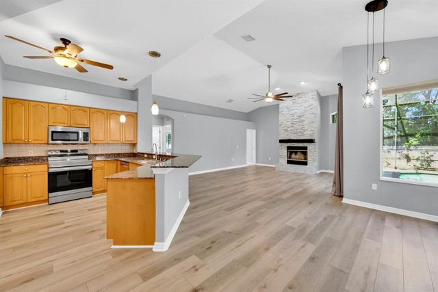 1021 HAMILTON AVENUE, Tarpon Springs, FL 34689