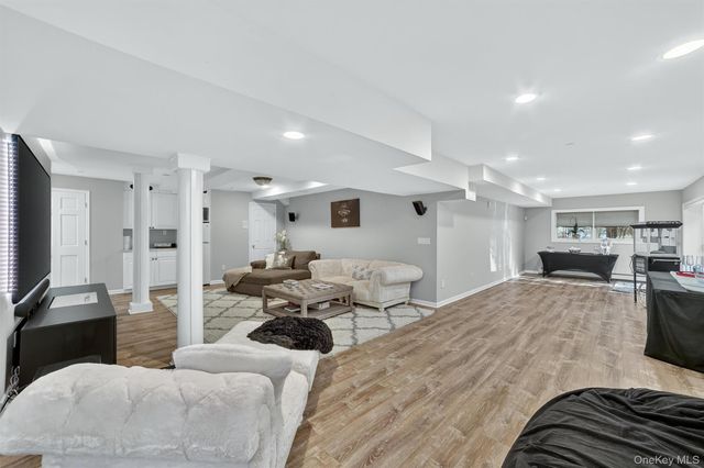 6 Rest Avenue, Ardsley, NY 10502