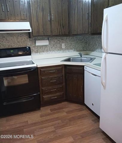 99 Arrowood Road J, Manalapan, NJ 07726
