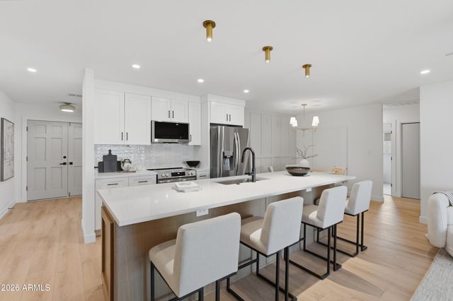 1318 E LA JOLLA Drive, Tempe, AZ 85282