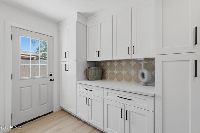 1318 E LA JOLLA Drive, Tempe, AZ 85282