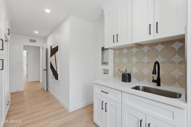 1318 E LA JOLLA Drive, Tempe, AZ 85282