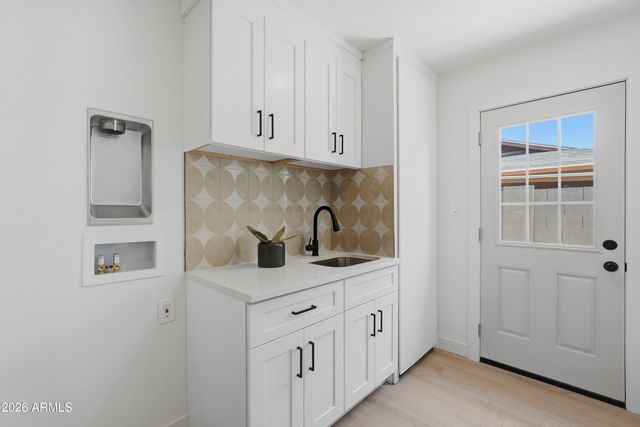 1318 E LA JOLLA Drive, Tempe, AZ 85282
