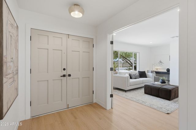 1318 E LA JOLLA Drive, Tempe, AZ 85282