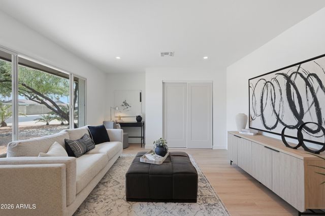 1318 E LA JOLLA Drive, Tempe, AZ 85282