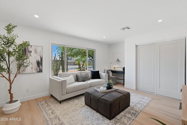 1318 E LA JOLLA Drive, Tempe, AZ 85282