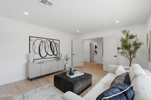 1318 E LA JOLLA Drive, Tempe, AZ 85282