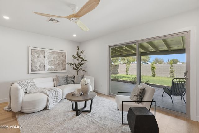 1318 E LA JOLLA Drive, Tempe, AZ 85282