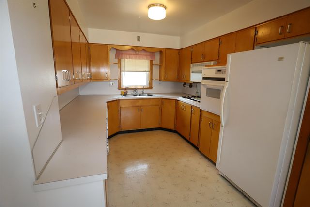 100 29th AV SE, Minot, ND 58701