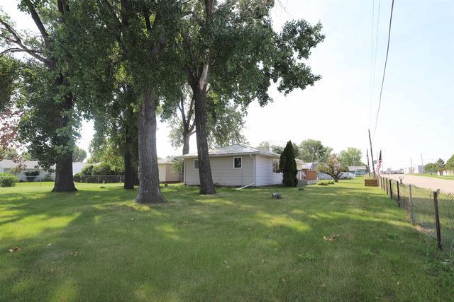 100 29th AV SE, Minot, ND 58701