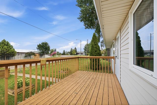 100 29th AV SE, Minot, ND 58701