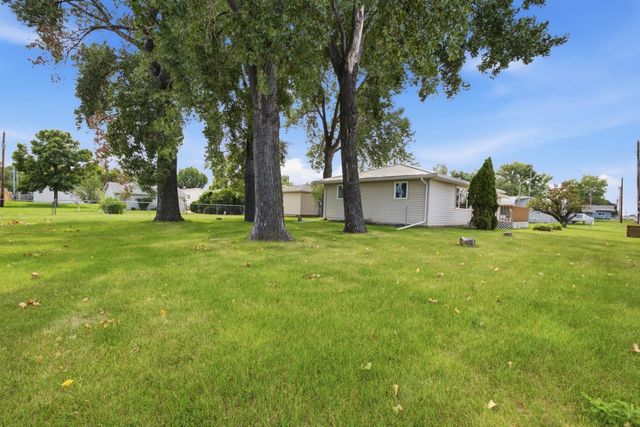 100 29th AV SE, Minot, ND 58701