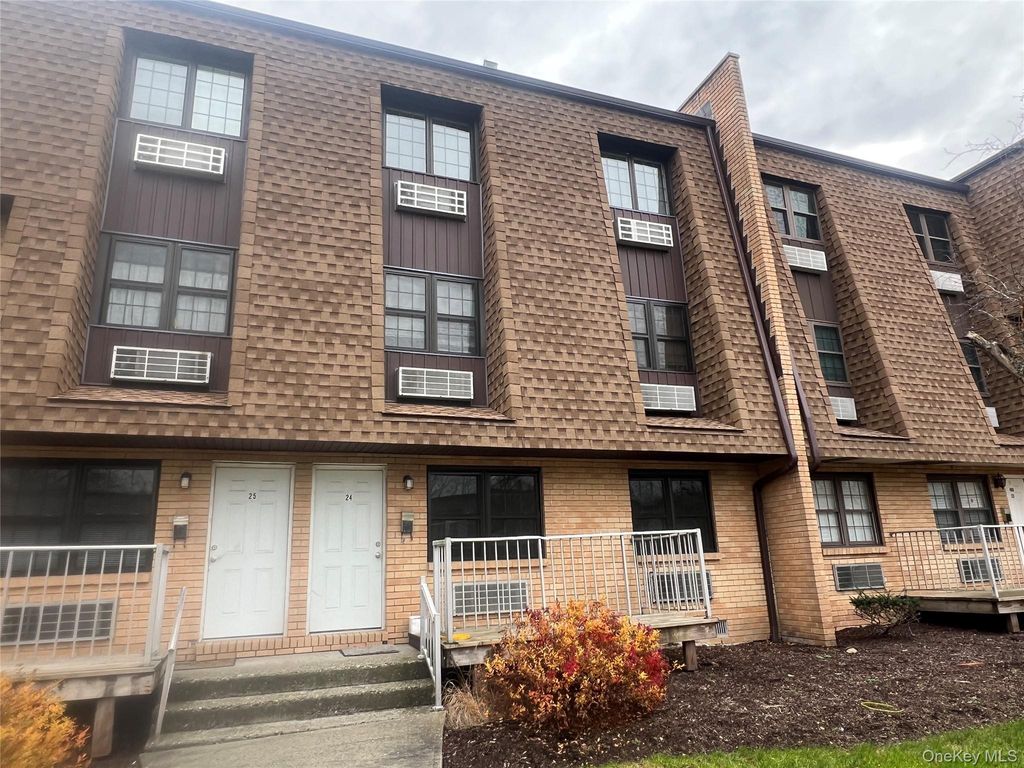 408 Carpenter Avenue 24, Newburgh, NY 12550 — exterior