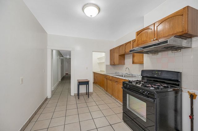 884 Huntington Ave, Boston, MA 02115