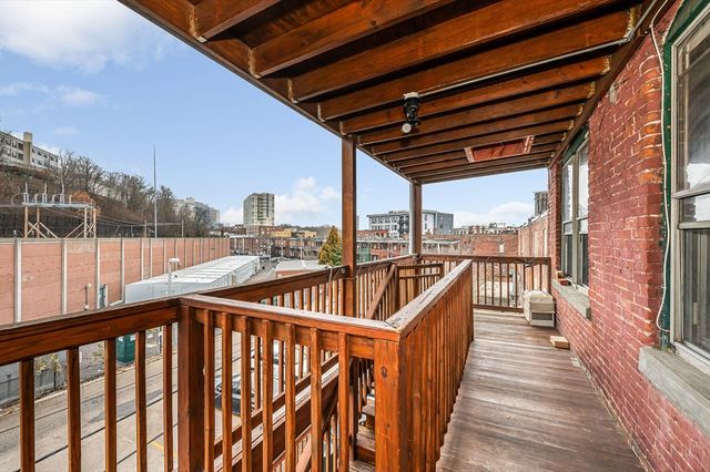 884 Huntington Ave, Boston, MA 02115