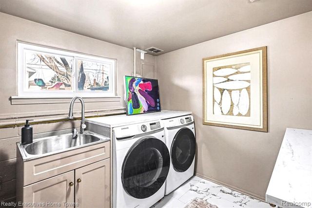 27471 Norma Drive, Warren, MI 48093