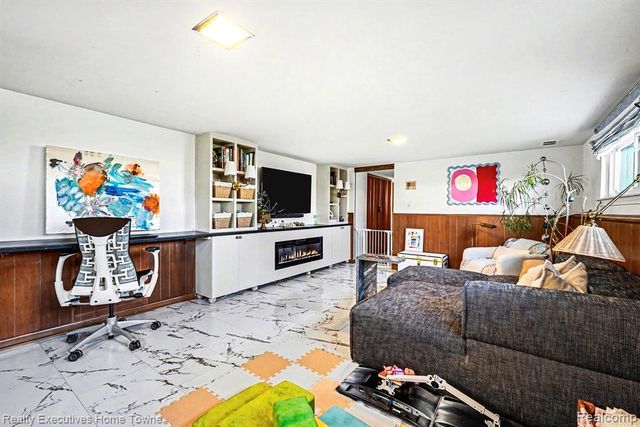 27471 Norma Drive, Warren, MI 48093