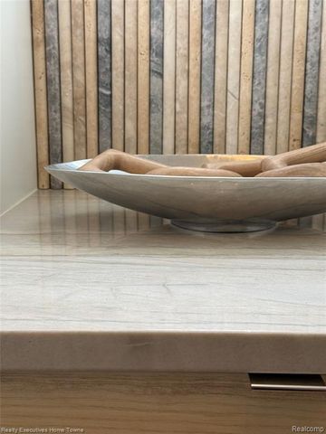 27471 Norma Drive, Warren, MI 48093