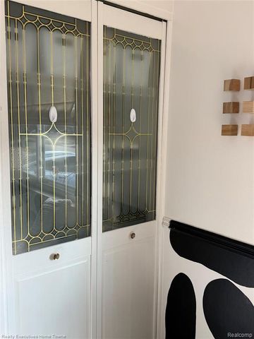 27471 Norma Drive, Warren, MI 48093