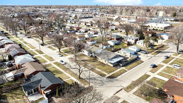 27471 Norma Drive, Warren, MI 48093