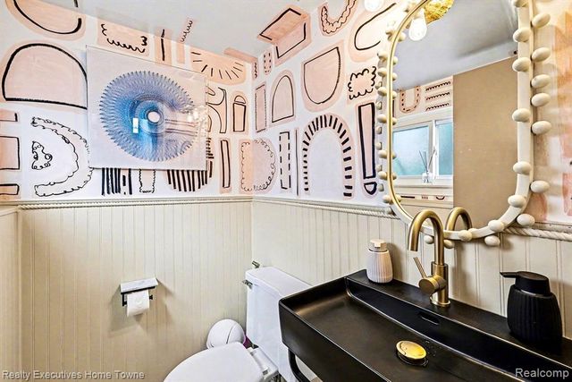 27471 Norma Drive, Warren, MI 48093