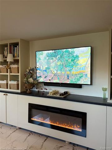 27471 Norma Drive, Warren, MI 48093