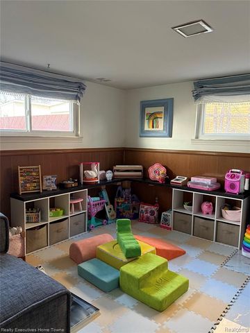 27471 Norma Drive, Warren, MI 48093