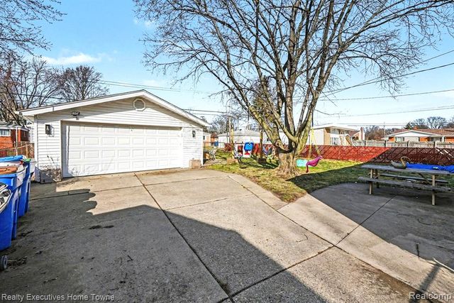 27471 Norma Drive, Warren, MI 48093