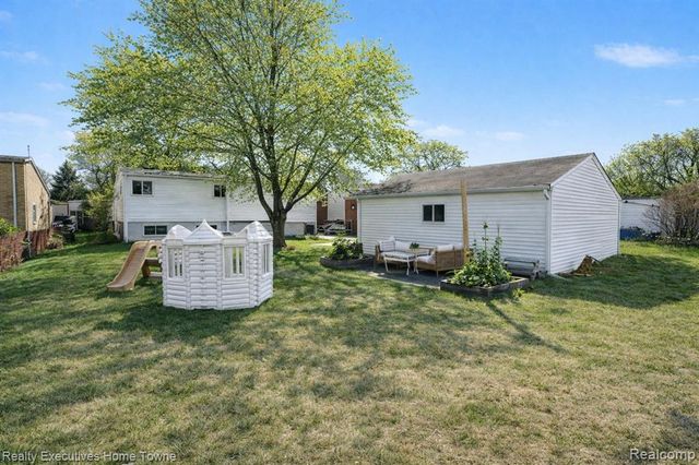 27471 Norma Drive, Warren, MI 48093